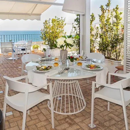 Hotel Relais Maresca Luxury Small & Terrace Restaurant